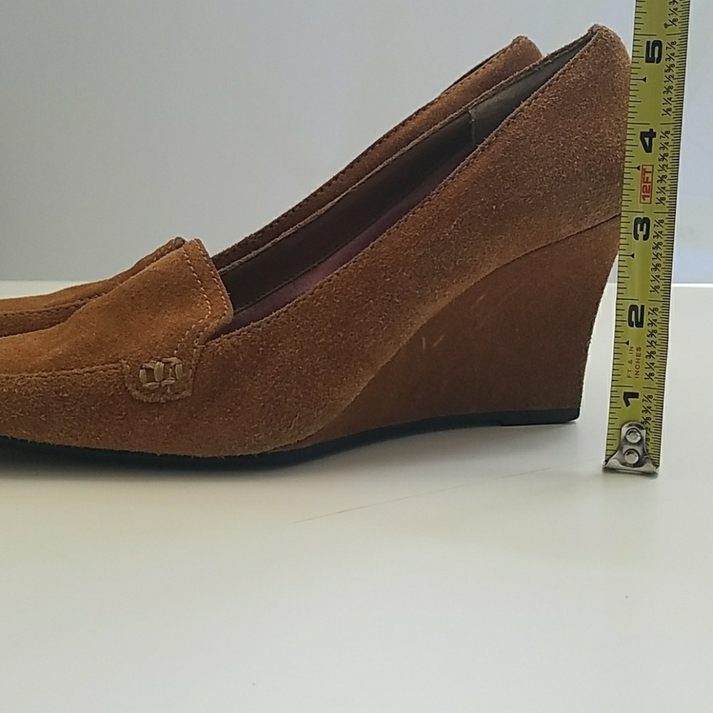 ANN MARINO TAN SUEDE WEDGE sz 7 - Picture 6 of 8